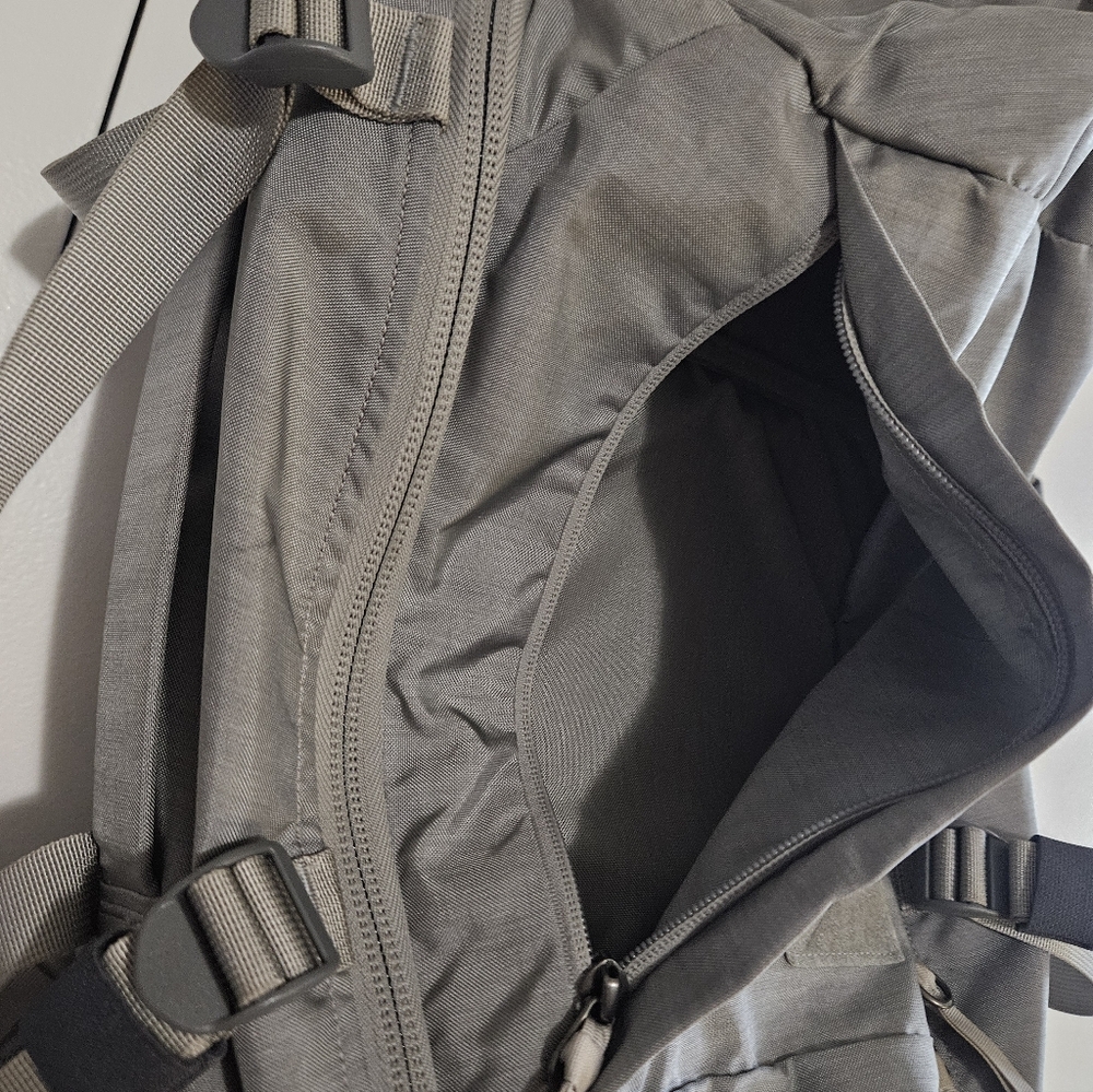 Evergoods original 2019 Mountain Panel Loader 30L Regular Backpack - Picture 2 of 9